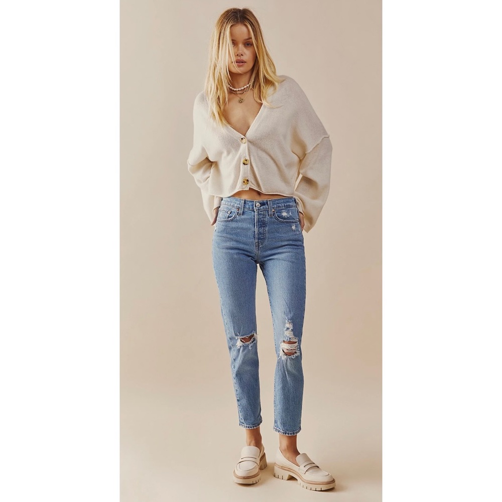Levi’s Wedgie Jeans High Rise Tapered Leg Button Fly Distressed Cotton NWT Sz 26